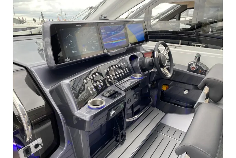 Slide: The Image of Galeon 375 GTO 2026 - 7