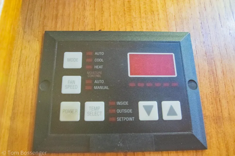 Slide: The Image of Control panel on 1986 Chris-Craft Corinthian boat, featuring mode and temperature settings. - 36