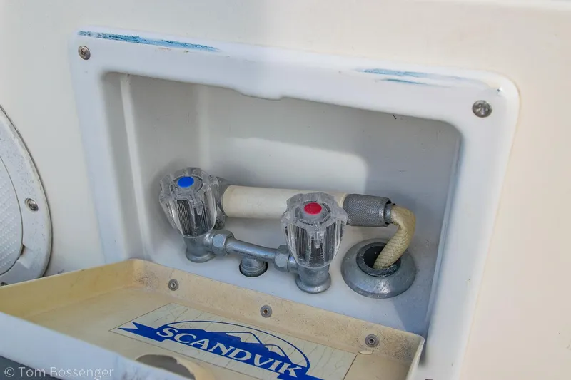 Slide: The Image of Chris-Craft Corinthian 1986 - 57