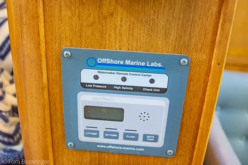 Slide: The Image of Chris-Craft Corinthian 1986 - 65