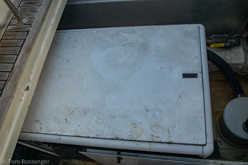 Slide: The Image of Chris-Craft Corinthian 1986 - 70