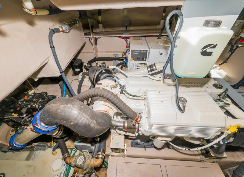 Slide: The Image of Engine room of a 2015 Sea Ray Sundancer 510 yacht. - 36