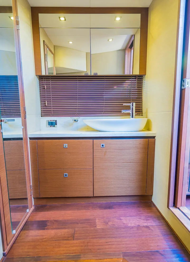 Slide: The Image of Sea Ray Sundancer 510 2015 - 90