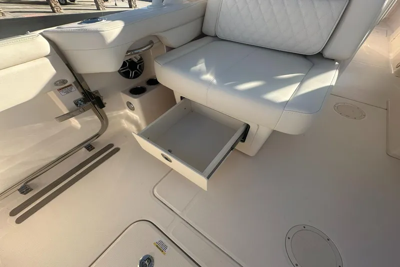 Slide: The Image of Grady-White Freedom 285 2026 - 13