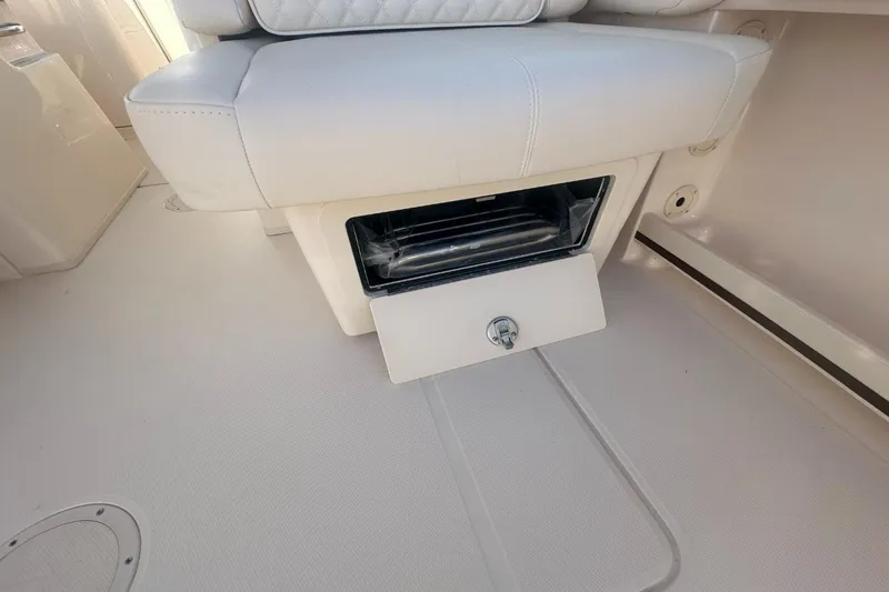 Slide: The Image of Grady-White Freedom 285 2026 - 14