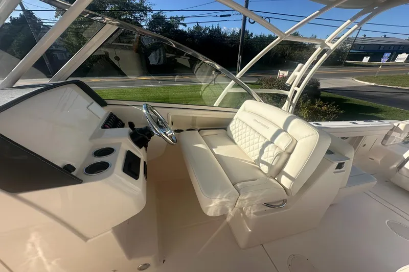 Slide: The Image of Grady-White Freedom 285 2026 - 15