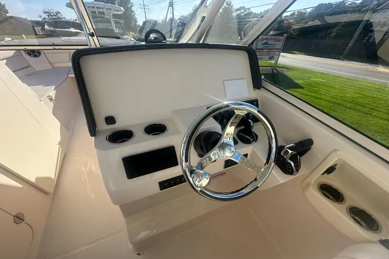 Slide: The Image of Grady-White Freedom 285 2026 - 16