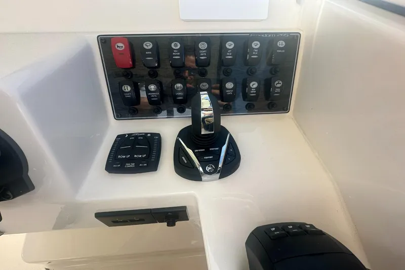 Slide: The Image of Grady-White Freedom 285 2026 - 17