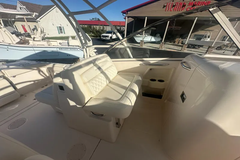 Slide: The Image of Grady-White Freedom 285 2026 - 18