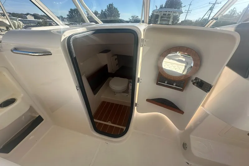 Slide: The Image of Grady-White Freedom 285 2026 - 19