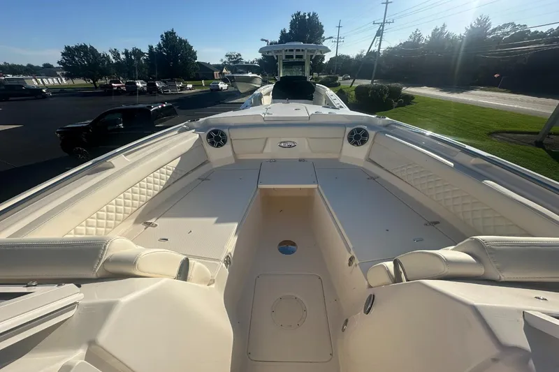 Slide: The Image of Grady-White Freedom 285 2026 - 25