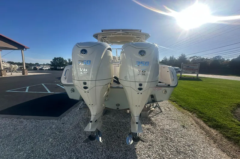 Slide: The Image of Grady-White Freedom 285 2026 - 3