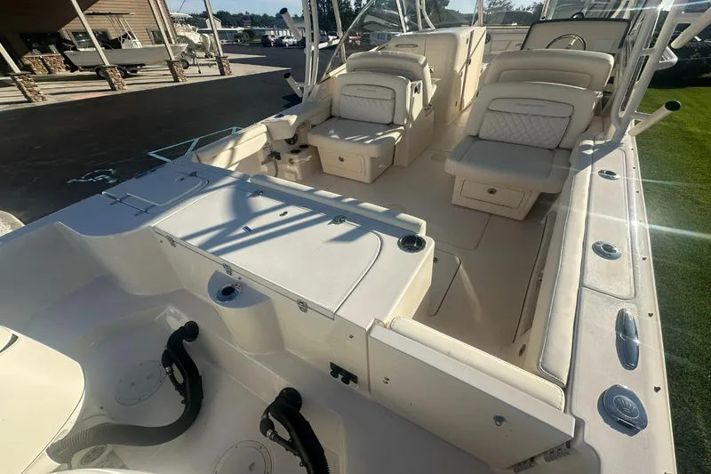 Slide: The Image of Grady-White Freedom 285 2026 - 5