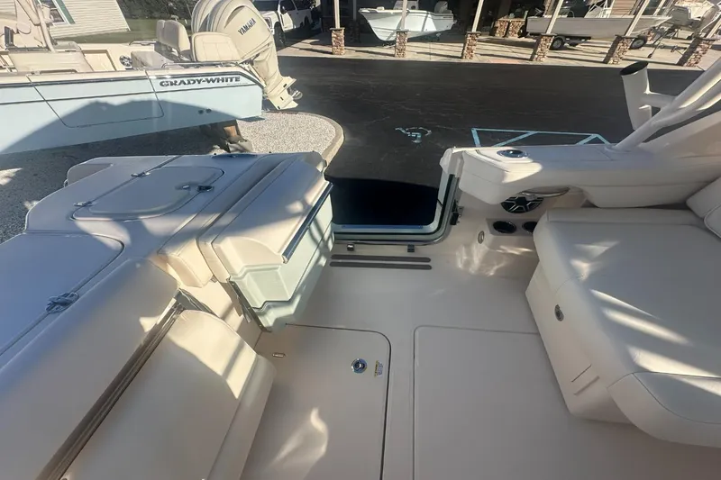 Slide: The Image of Grady-White Freedom 285 2026 - 8