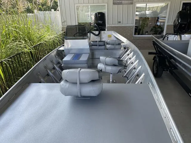 Slide: The Image of Southfork 1752 Jet Boat 2026 - 5