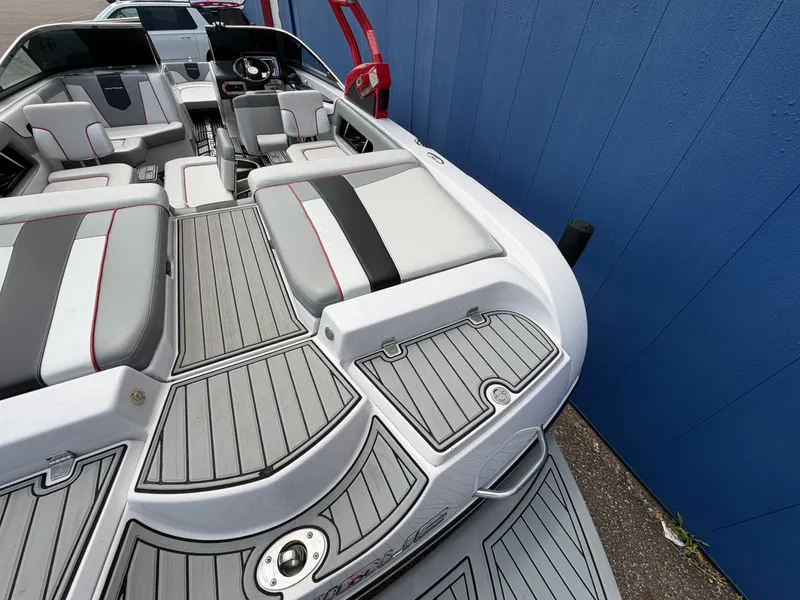 Slide: The Image of Nautique Super Air Nautique 230 2013 - 9