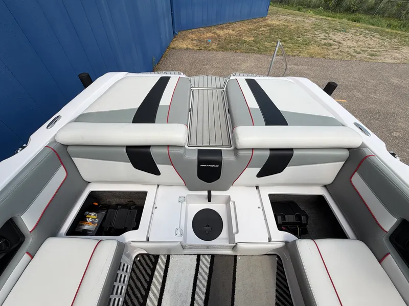 Slide: The Image of Nautique Super Air Nautique 230 2013 - 18