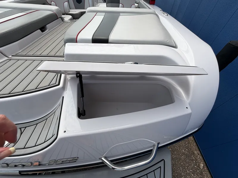 Slide: The Image of Nautique Super Air Nautique 230 2013 - 10