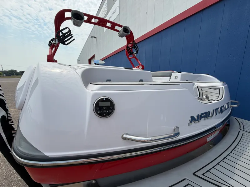 Slide: The Image of Nautique Super Air Nautique 230 2013 - 5