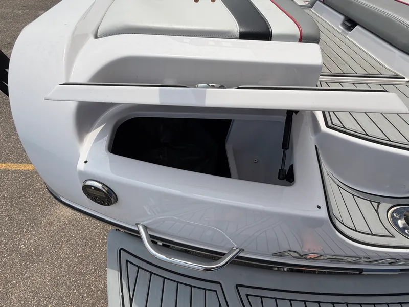 Slide: The Image of Nautique Super Air Nautique 230 2013 - 8