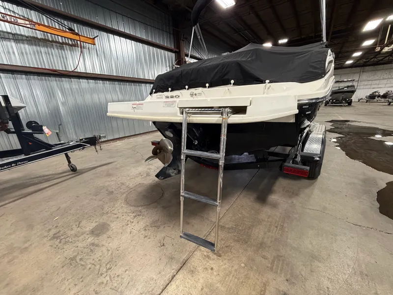 Slide: The Image of Sea Ray 220 SD 2012 - 8