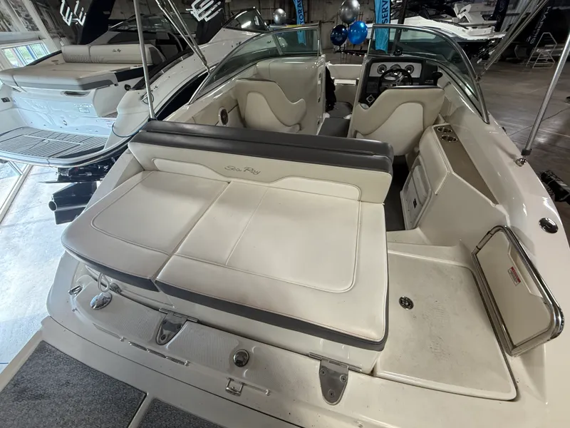 Slide: The Image of Sea Ray 220 SD 2012 - 75