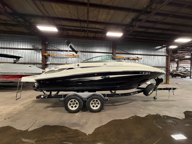Slide: The Image of Sea Ray 220 SD 2012 - 49