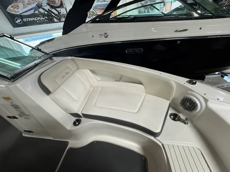 Slide: The Image of Sea Ray 220 SD 2012 - 64