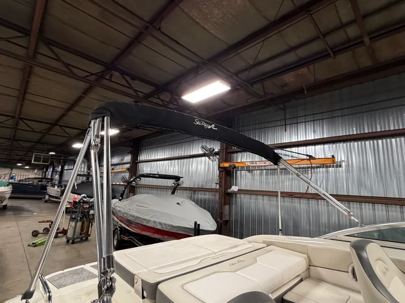 Slide: The Image of Sea Ray 220 SD 2012 - 56