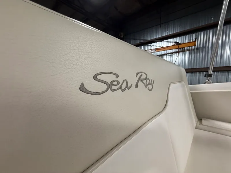 Slide: The Image of Sea Ray 220 SD 2012 - 34