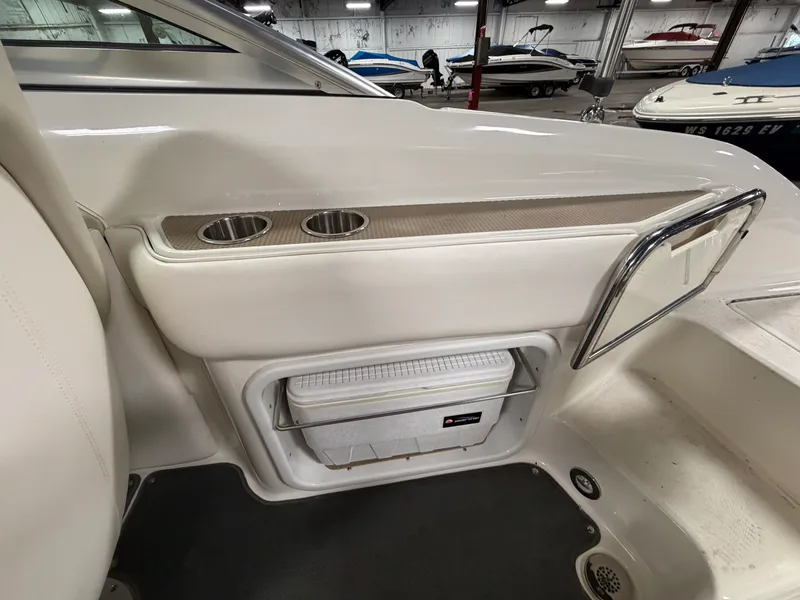 Slide: The Image of Sea Ray 220 SD 2012 - 38