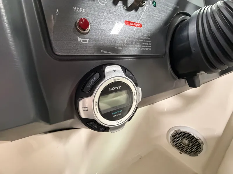 Slide: The Image of Sea Ray 220 SD 2012 - 15