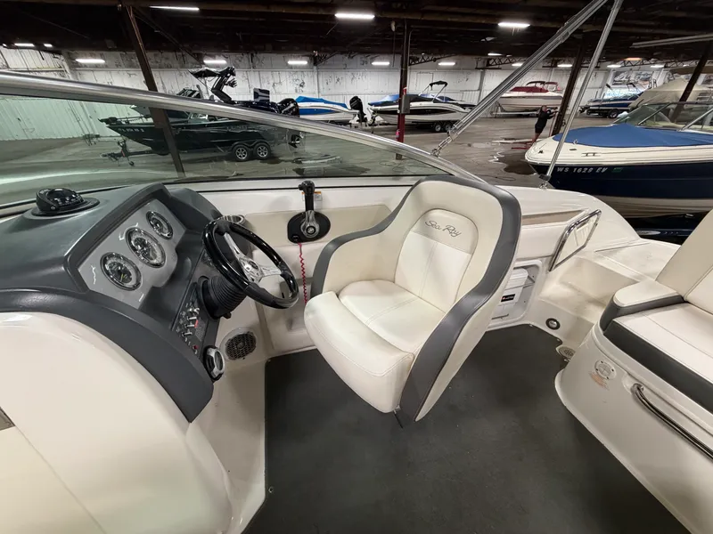 Slide: The Image of Sea Ray 220 SD 2012 - 13