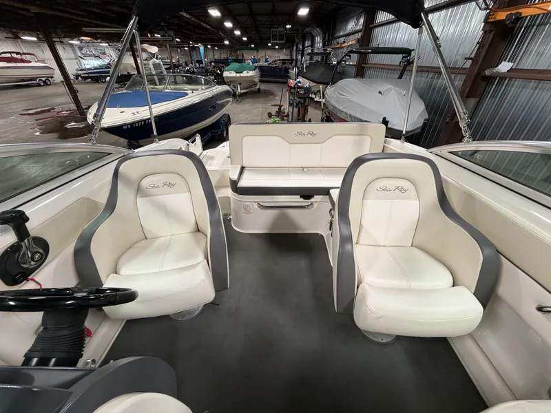 Slide: The Image of Sea Ray 220 SD 2012 - 41