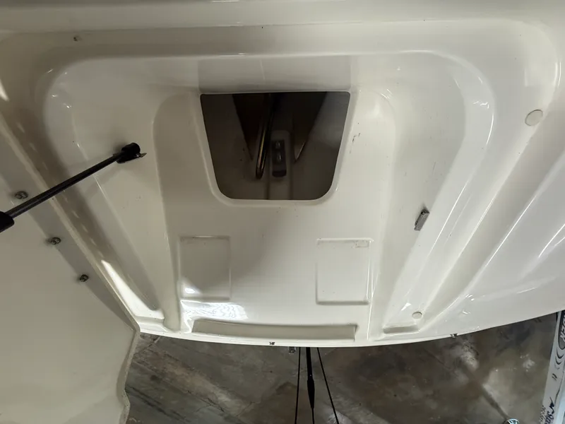 Slide: The Image of Sea Ray 220 SD 2012 - 66