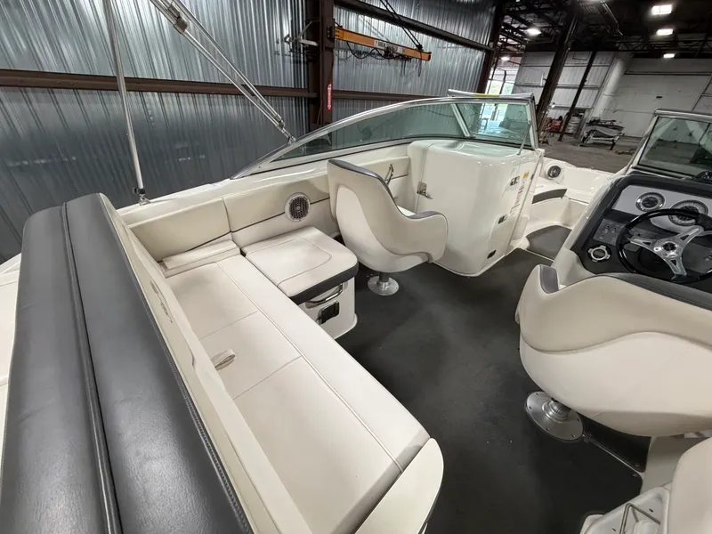 Slide: The Image of Sea Ray 220 SD 2012 - 43