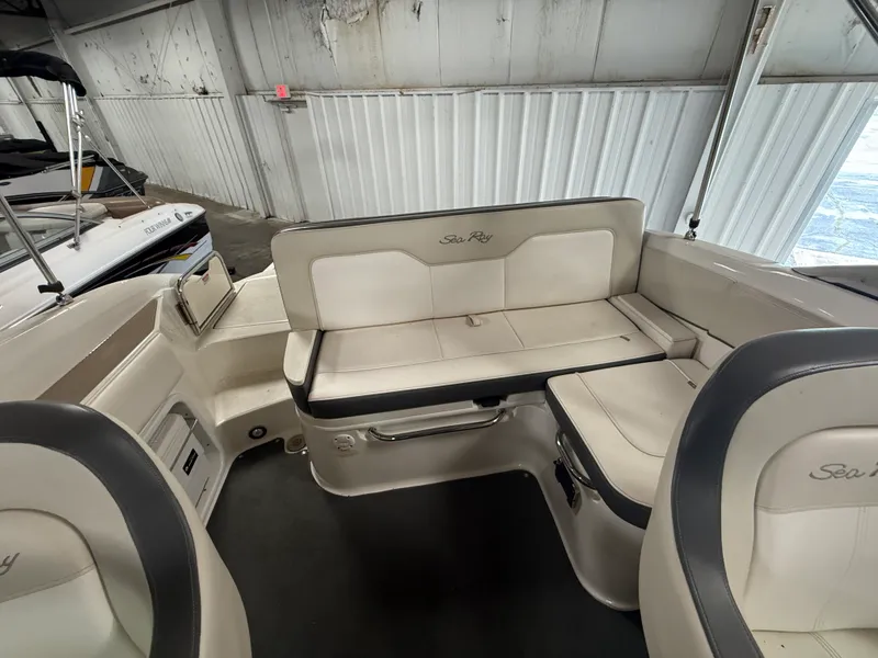Slide: The Image of Sea Ray 220 SD 2012 - 71