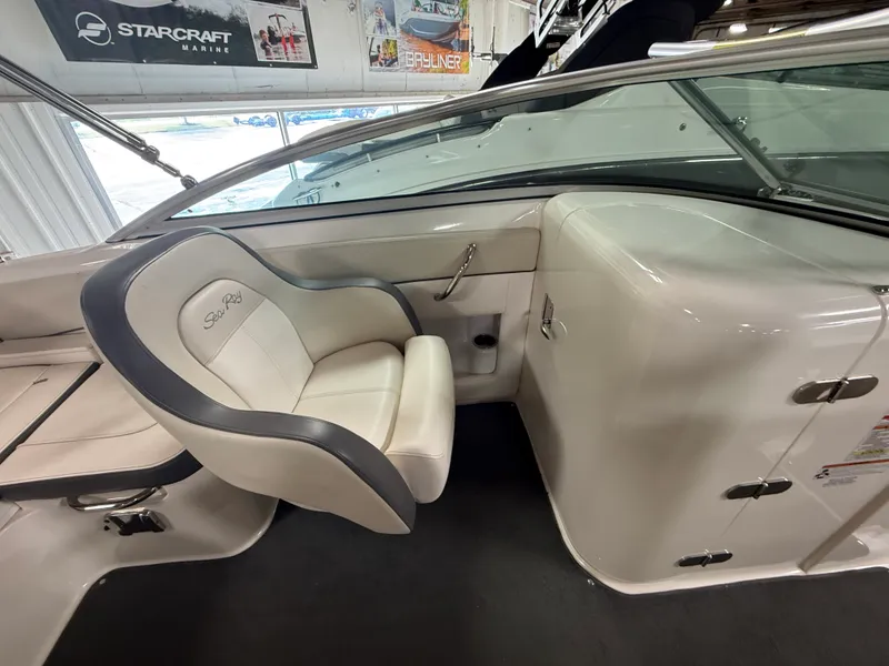 Slide: The Image of Sea Ray 220 SD 2012 - 70