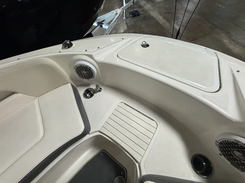 Slide: The Image of Sea Ray 220 SD 2012 - 65