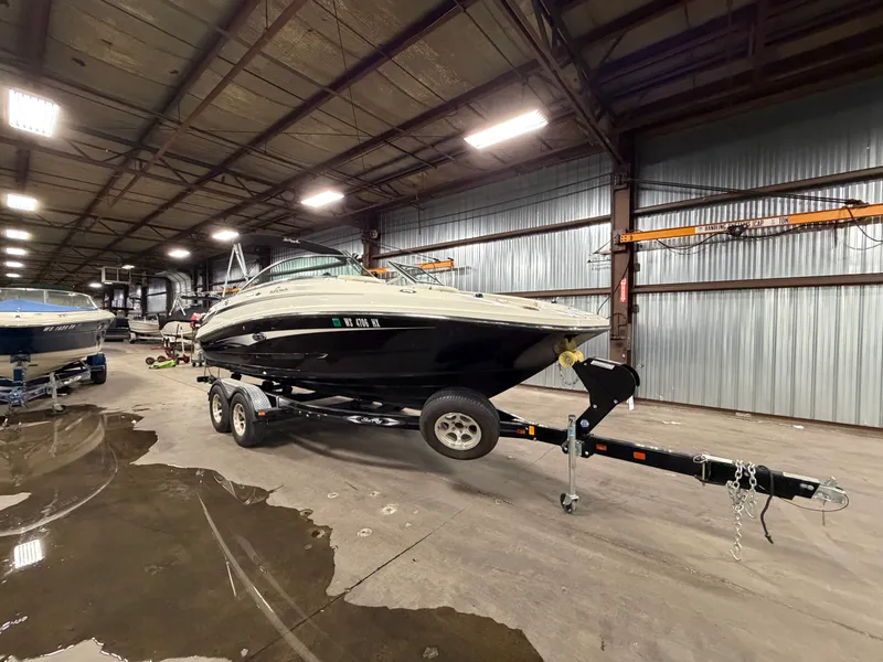 Slide: The Image of Sea Ray 220 SD 2012 - 48