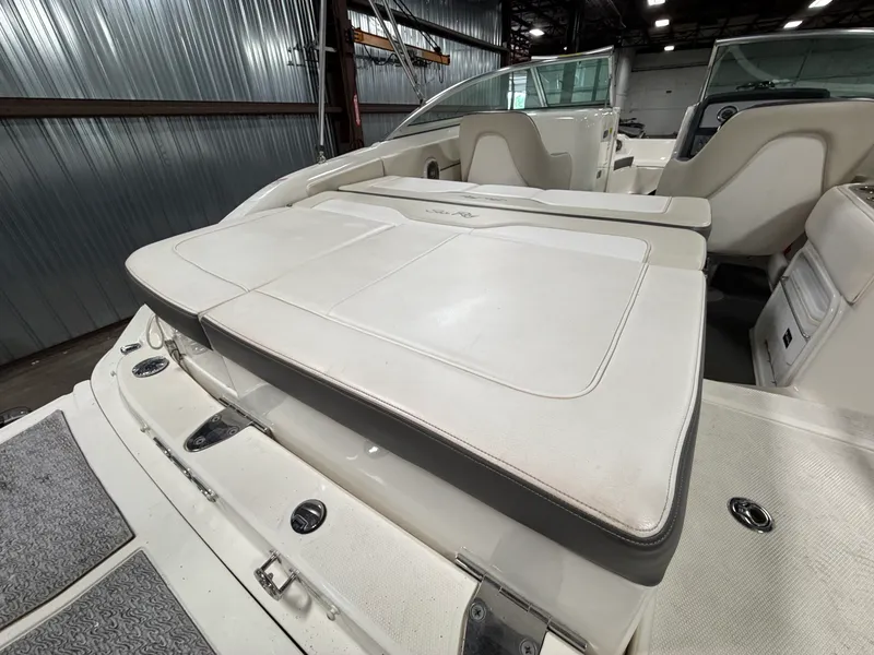 Slide: The Image of Sea Ray 220 SD 2012 - 44