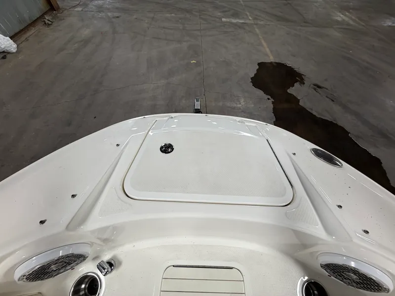 Slide: The Image of Sea Ray 220 SD 2012 - 30