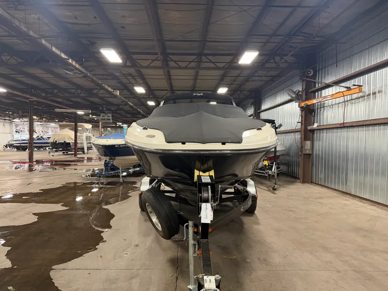 Slide: The Image of Sea Ray 220 SD 2012 - 1