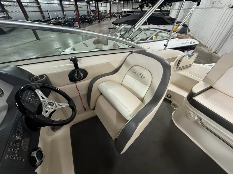 Slide: The Image of Sea Ray 220 SD 2012 - 84