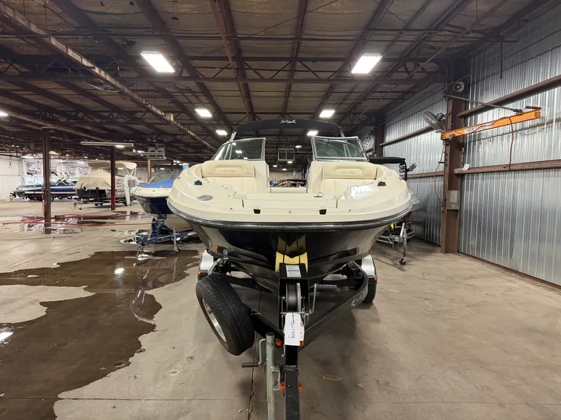 Slide: The Image of Sea Ray 220 SD 2012 - 47