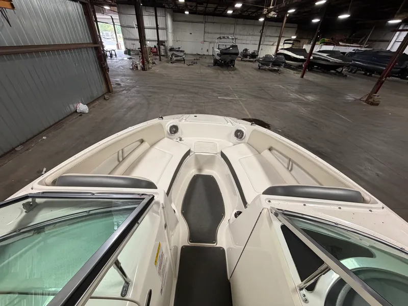 Slide: The Image of Sea Ray 220 SD 2012 - 25