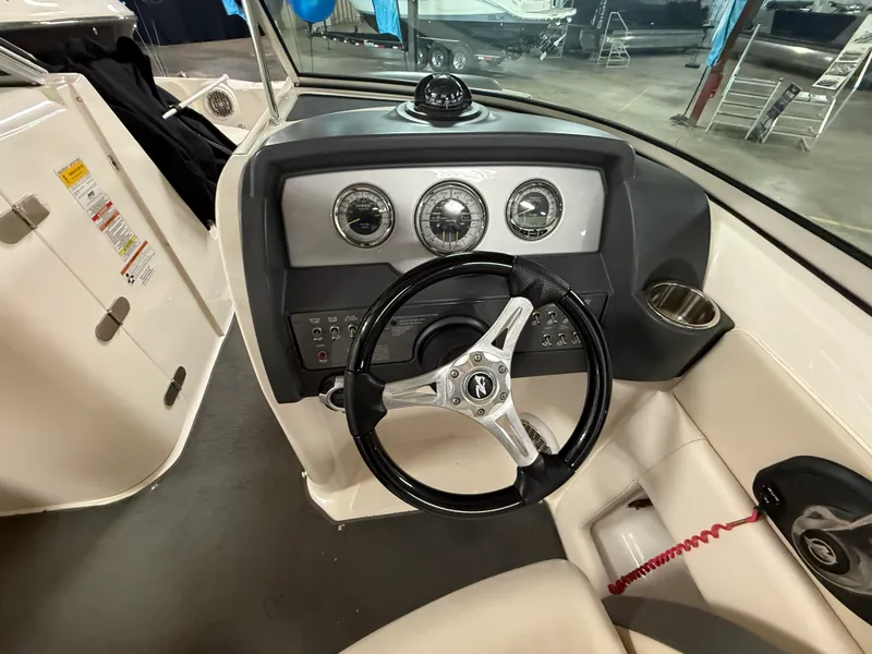 Slide: The Image of Sea Ray 220 SD 2012 - 69