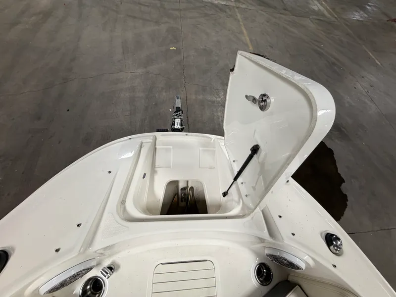 Slide: The Image of Sea Ray 220 SD 2012 - 31