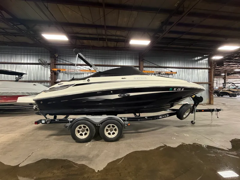 Slide: The Image of Sea Ray 220 SD 2012 - 3