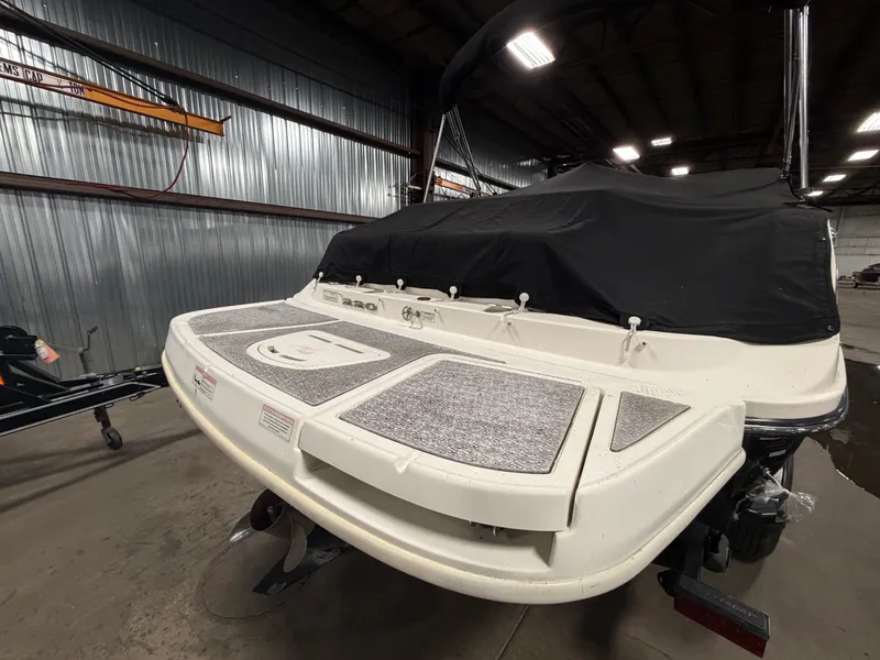 Slide: The Image of Sea Ray 220 SD 2012 - 7